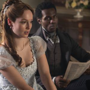 Rewolucja w „Bridgertonach”. Twórczyni serialu tłumaczy, dlaczego zmieniła losy Franceski