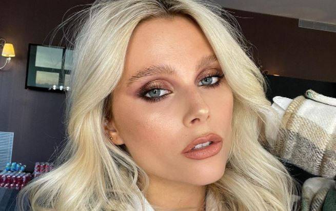 Aktorka ze "Szkoły dla elity" śmiało eksponuje brzuch. Gorące zdjęcie trafiło do sieci [FOTO]