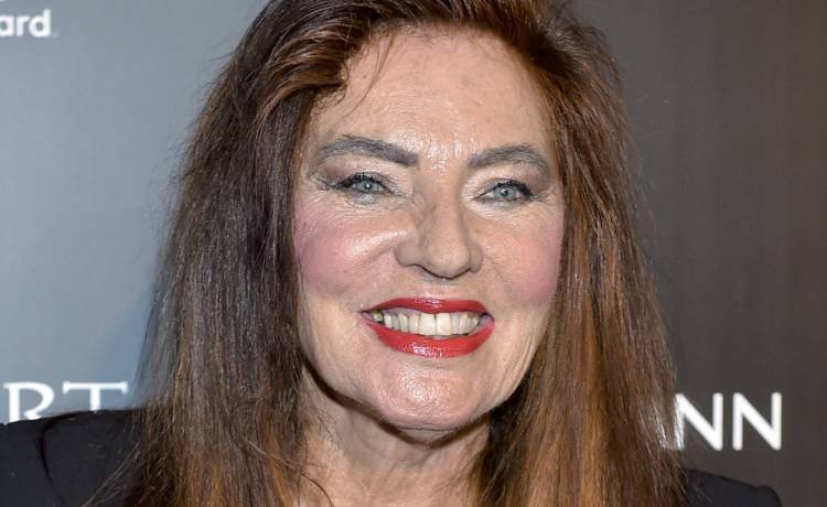 Otulona satynowym materiałem Agnieszka Fitkau-Perepeczko kusi niczym anielica [FOTO]