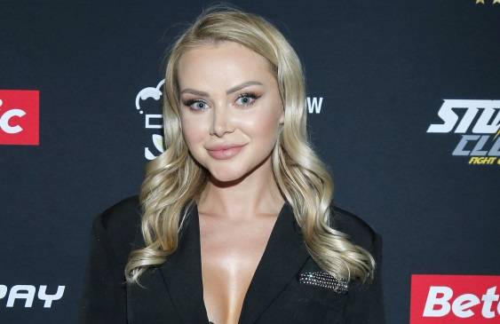 Ola Ciupa kusi w skąpej kreacji. Czarna mini wiele odsłoniła! Fani: "Cudne widoki" [WIDEO]