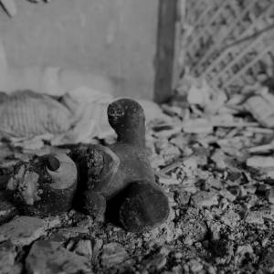 Zaginęła 2 lata temu. 6-letnia dziewczynka znaleziona w prowizorycznym pokoju pod schodami