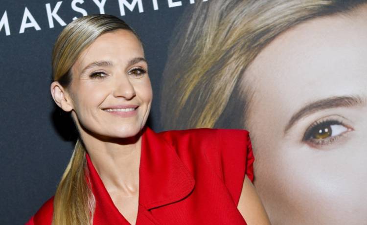 Joanna Koroniewska poszła do teatru w bieliźnie?! Odpowiada na krytykę i oskarżenia internautów