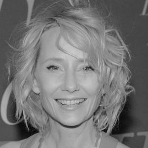 Nie żyje 53-letnia aktorka. Anne Heche została odłączona od aparatury                         