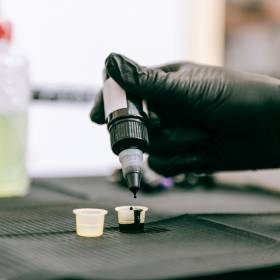 Wytatuował 95% powierzchni ciała. Teraz chce usunąć wzory