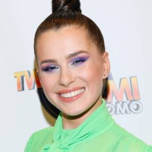 Anna-Maria Sieklucka w bikini. Gwiazda "365 dni" prezentuje swoją sylwetkę na trawie                                                