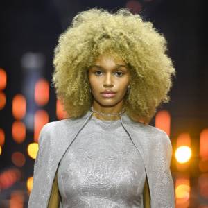 Nicole Akonchong z "Top Model" pozuje w samych spodniach. "Bogini [FOTO]