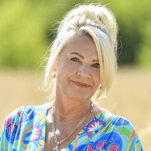 Elżbieta z "Rolnik szuka żony" nie do poznania! W ruch poszły nożyczki. "Co to za nastolatka?" - komentują internauci [ZDJĘCIA]