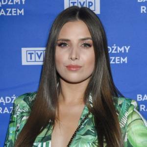 Ola Nowak pręży krągłości nad basenem. "Wysyłam wam trochę ciepełka" [FOTO]