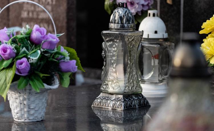 Czy Zaduszki są dniem wolnym od szkoły i pracy? Co to za święto?