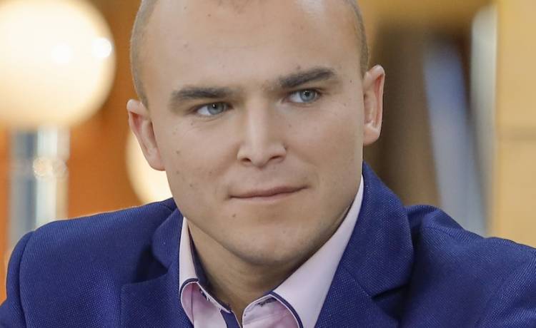 Kamil z "Rolnik szuka żony 8" opublikował nowe zdjęcia córki. Tosia ma już rok! 