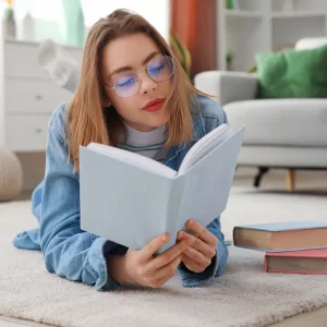 Od Hobbita do TikToka: Jak literatura kształtuje tożsamość współczesnego nastolatka?