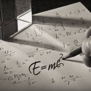 Kwota "przeczy prawom fizyki"... Zapiski Alberta Einsteina z obliczeniami teorii względności zostały sprzedane