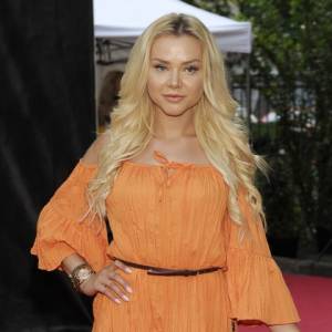 Ola Ciupa seksownie pozuje na dmuchanym flamingu. Ale w komentarzach krytyka!