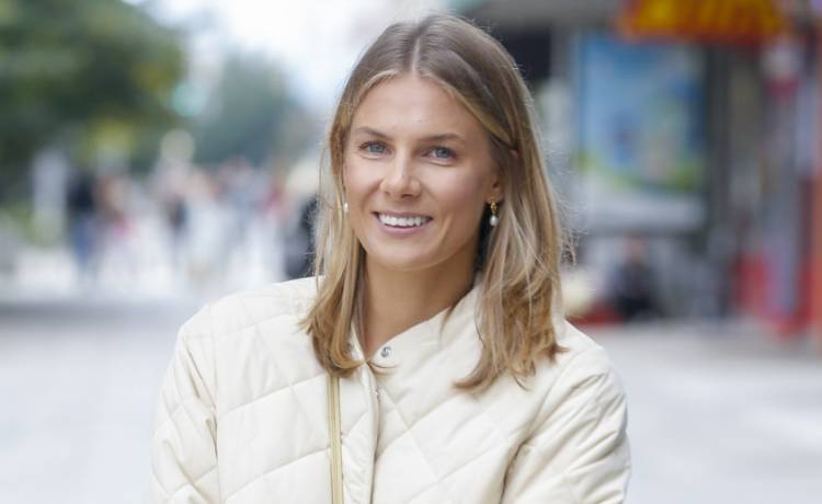 Marta Wierzbicka w mini i szpilkach. Tak udaje "króliczka"?! Fani: "Króliczek z pazurkiem, oby częściej..." [WIDEO]