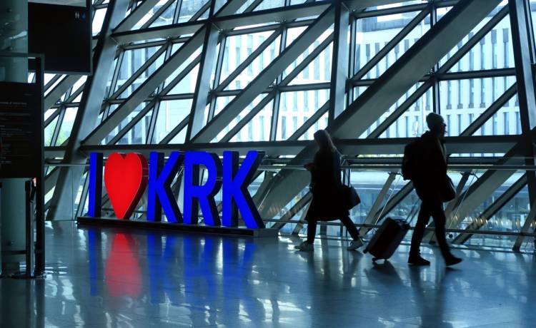 Nocne testy na lotnisku w Krakowie – możesz być pierwszym pasażerem nowego terminala, fot. Shutterstock