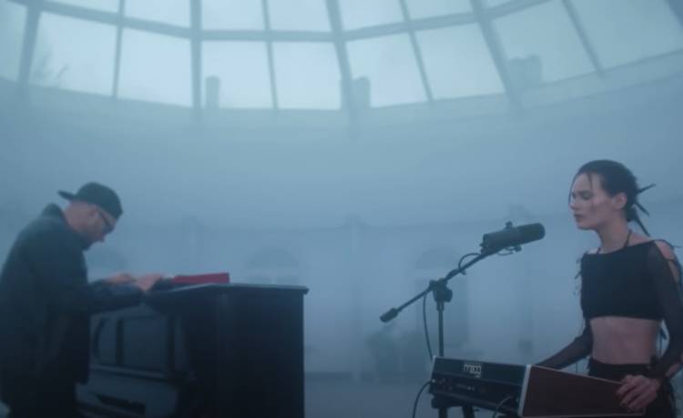 Natalia Szroeder zmysłowo i subtelnie. "Autentyczne, prawdziwe, piękne" [WIDEO]                  