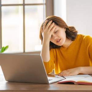 Przesilenie wiosenne: jak rozpoznać objawy i skutecznie sobie z nimi poradzić?