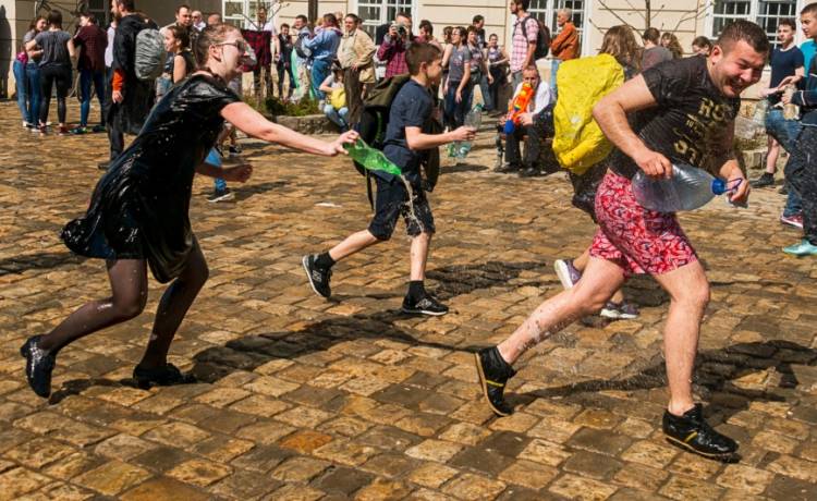 Śmigus-Dyngus. Co to za święto? Skąd pochodzi ta tradycja?