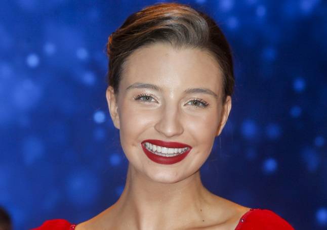 Julia Wieniawa rozgrzewa sieć! Aktorka pręży ciało w obcisłym stroju