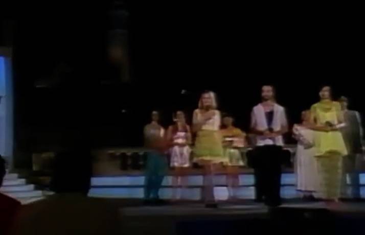 W 1995 roku na festiwalu w Chorwacji zaśpiewały Patrycja Markowska i Alicja Bachleda-Curuś, fot. kadr z archiwalnego nagrania