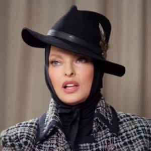 Linda Evangelista walczyła z rakiem piersi. "Zdecydowałam się na obustronną mastektomię"