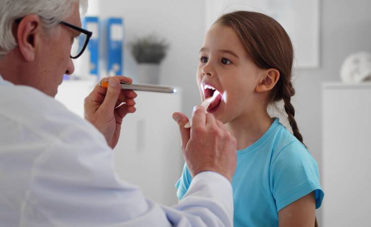 Szpital pokazuje, co wyciągnięto z żołądków dzieci. W nietypowej kolekcji monety, baterie i wiele więcej... [FOTO]