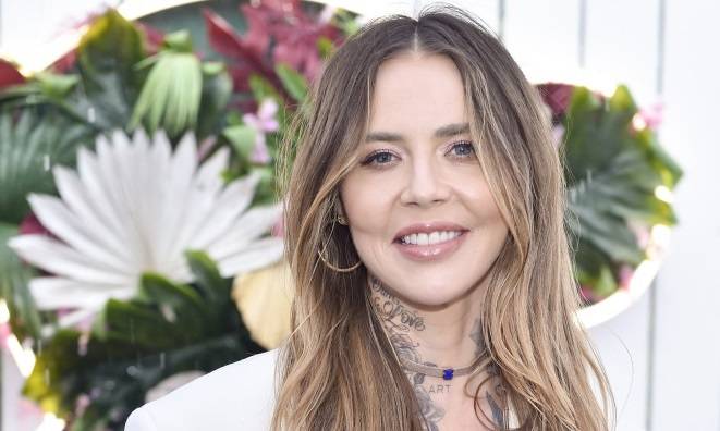 Tylko drobna bielizna okrywa jej wytatuowane ciało. Maja Sablewska bajeruje w amerykańskim stylu? [FOTO]