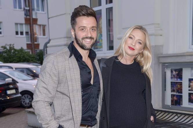 Barbara Kurdej-Szatan urodziła! Rafał Szatan pokazał zdjęcie malucha [FOTO]        