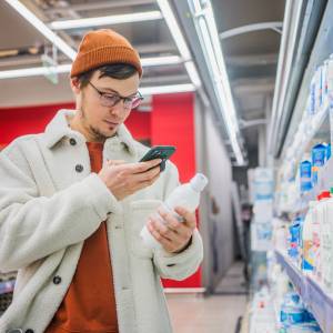 Co jest lepsze na jelita kefir czy jogurt? Ekspert wskazuje jasno