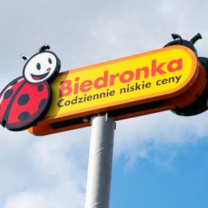 Rewolucja w Biedronce. Sieć wycofuje jaja z chowu klatkowego