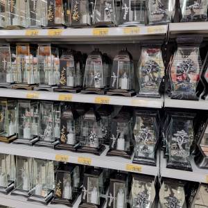 Gdzie kupić znicze? Przegląd sklepowych cen 