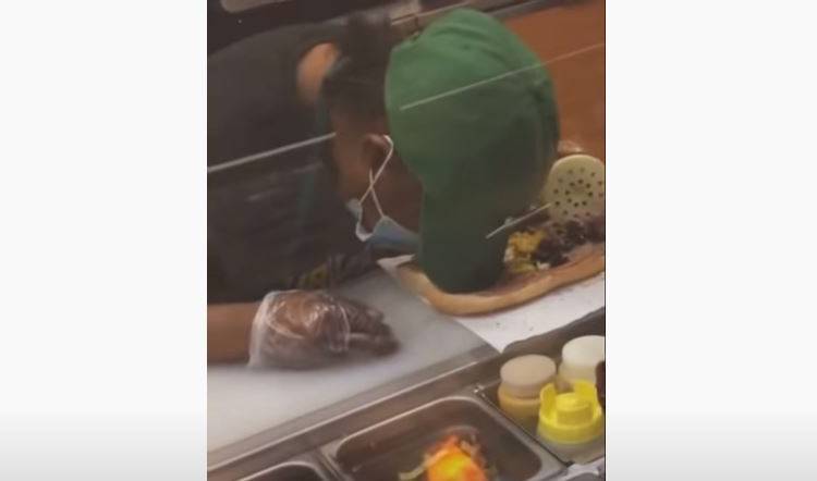Pracownica Subwaya robiła kanapkę i... zasnęła! Filmik z niecodziennego zdarzenia stał się hitem sieci!