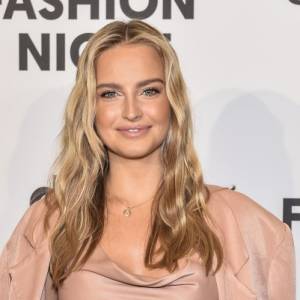 Karolina Pisarek z narzeczonym pozdrawiają z Malediwów! "Mam słabość do bruneta" [FOTO]