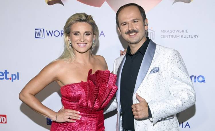 Kajra pozuje w czerwonej bieliźnie. Podgrzała atmosferę jak nigdy [ZDJĘCIE]