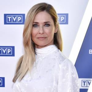 Dorota Naruszewicz z dekoltem do pasa. Tak 50-letnia gwiazda "Klanu" pozowała do zdjęć! "Ty petardo"                    