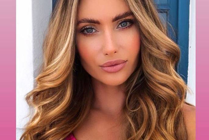 Karolina Woźniak pozuje nago na dachu kościoła! Kontrowersyjne zdjęcie partnerki Przemysława Salety pojawiło się w sieci