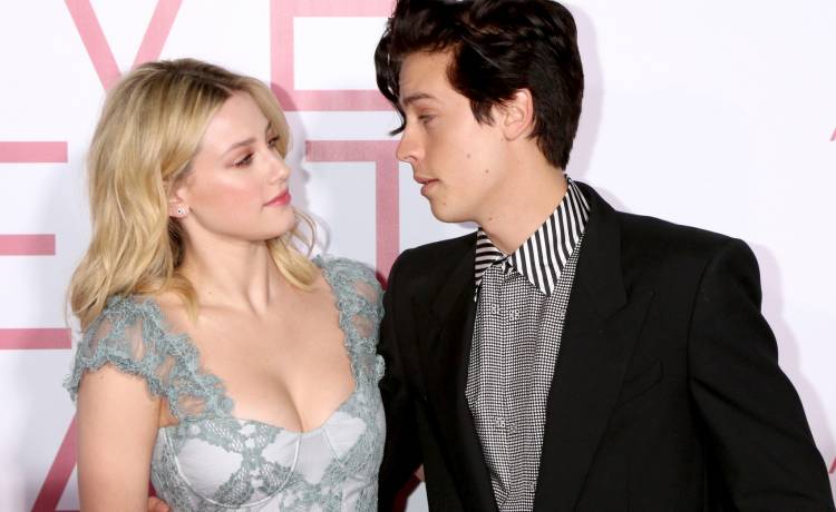 Cole Sprouse o rozstaniu z Lili Reinhart. "Zawsze będę szczęśliwy i wdzięczny, że miałem szansę tak się zakochać"                                                        