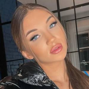 Caroline z "Love Island" w bikini. Co za figura! Kadr prosto z basenu rozgrzał internautów [ZDJĘCIE]          