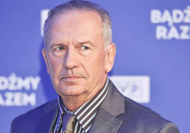 Tomasz Stockinger zakażony koronawirusem. Polski aktor pragnie ostrzec fanów: „Pycha kroczy przed klęską”