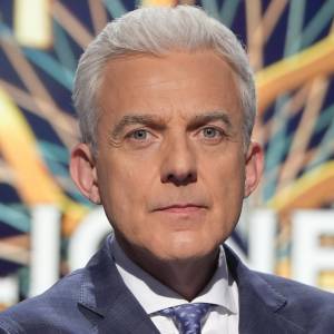 Przyjaciel w "Milionerach" wcale nie rozmawia ze swojej kanapy! Jak to naprawdę wygląda?