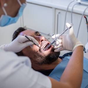 Tańsze leczenie zębów od 2025 roku! Nawet 600 zł w twojej kieszeni