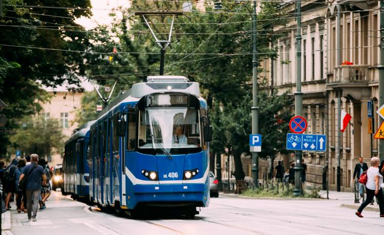Motorniczy w Krakowie musiał gwałtownie zahamować. "To, co zrobił później, szczerze mnie oczarowało" 