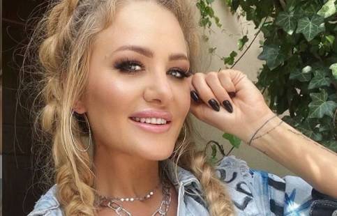 Ewa Mrozowska pokazała, jak prezentuje się jej figura 10 miesięcy po porodzie. "Marzenie" - komentują internauci 