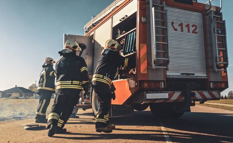 Byk utknął w głębokiej studni, a koń w bagnie. Te akcje strażacy będą długo wspominać! [FOTO]