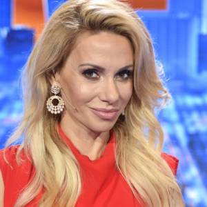 Gospodyni "Pytania na śniadanie" opublikowała nowe zdjęcia, a internauci wprost zamarli. Małgorzata Opczowska miała wypadek! Co stało się prezenterce TVP? [ZDJĘCIA]