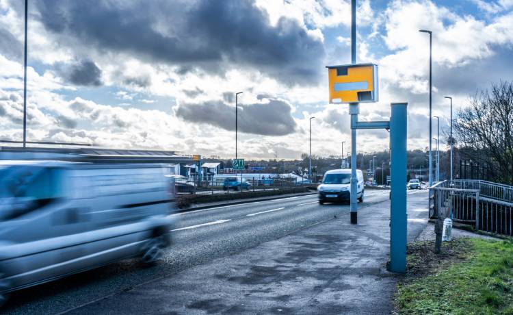 Nikt nie chciałby dostać takiego zdjęcia z fotoradaru. Kobieta zgłosiła sprawę do prokuratury [FOTO] 