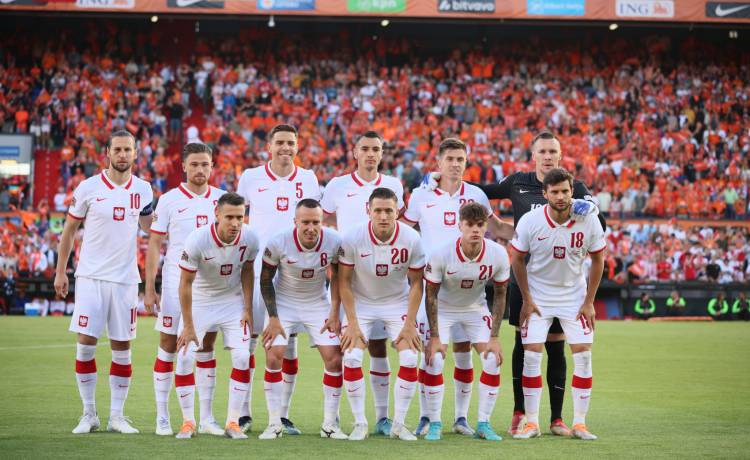 Reprezentant Polski w piłce nożnej powiedział "tak"! Jan Bednarek i Julia Nowak stanęli na ślubnym kobiercu!