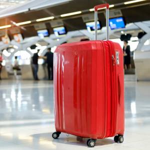 Podróżowała z prochami rodziców. Urnę trzymała w bagażu, który zaginął! 