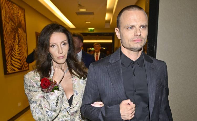 Marcin Hakiel rozwiał wątpliwości. Pokazał się z nową rodziną [FOTO]