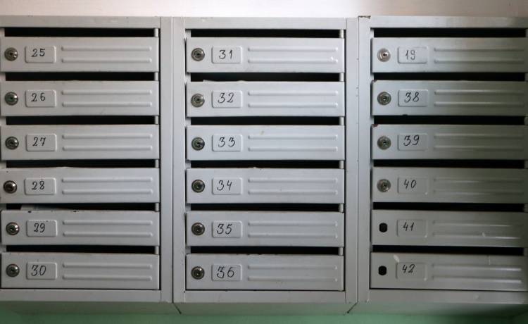 Mieszkańcy bloków otrzymują tajemnicze ogłoszenia. O co chodzi?